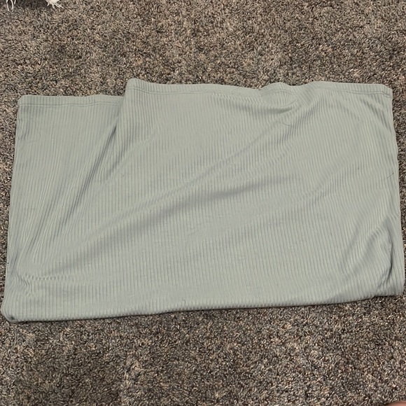 super cute slightly oversized green tank ribbed - Picture 3 of 3